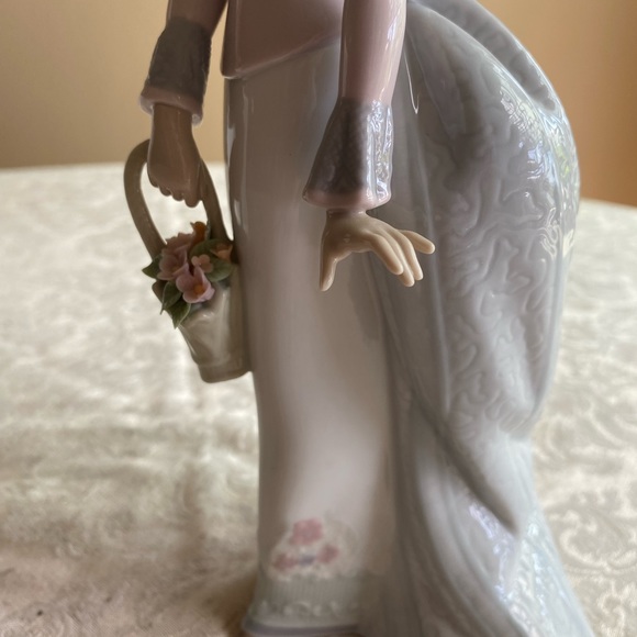 RETIRED 1994 ‘BASKET OF LOVE LLADRO’ PORCELAIN FIGURINE -Item# 01007622 - Picture 3 of 14